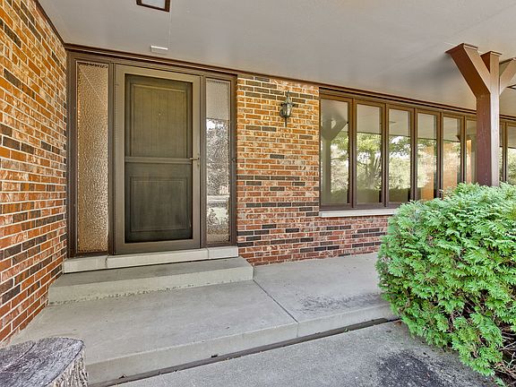 4th image of 2558 Lincoln Ave