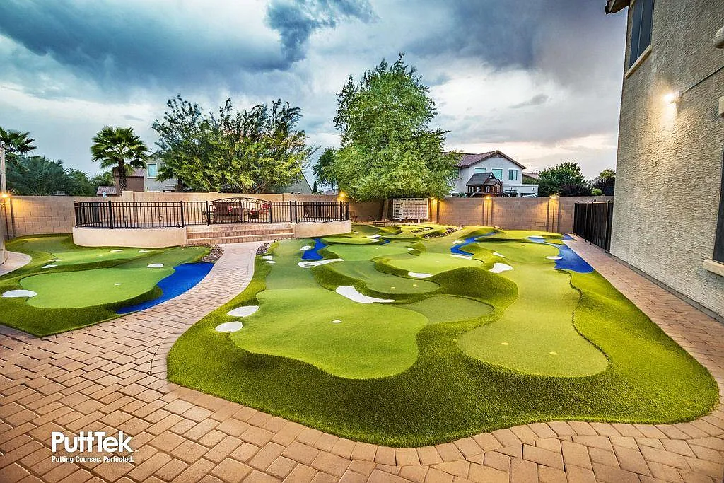 6 bed, 4380 sqft, $6,300 — Photo 2
