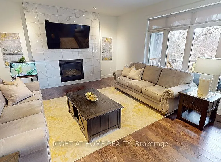 1345 Dyer Cres — Photo 21