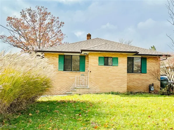 810 McKinley Ave, Bedford, OH 44146