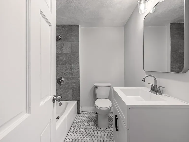 186 Marion St #3 — Photo 10