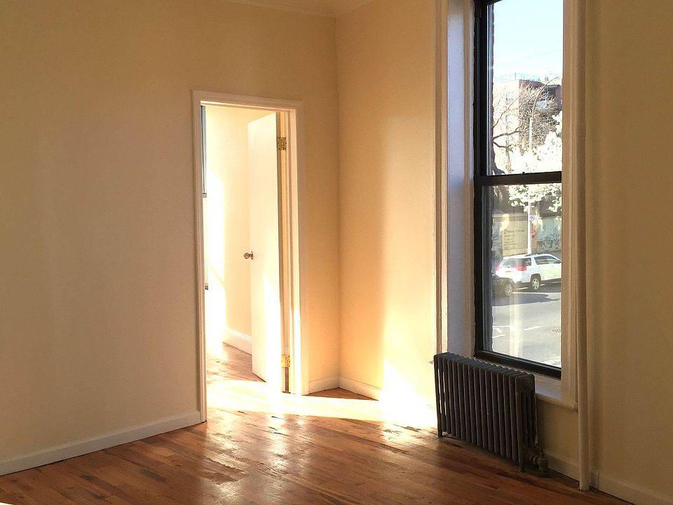 1st image of 405 Smith St #3