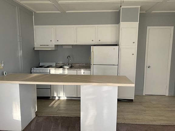 2nd image of 539 Linden Ave APT 2