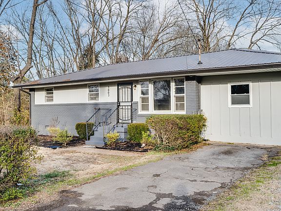 3rd image of 3003 Creekwood Dr