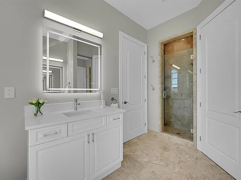 2254 SE 7th St — Photo 34