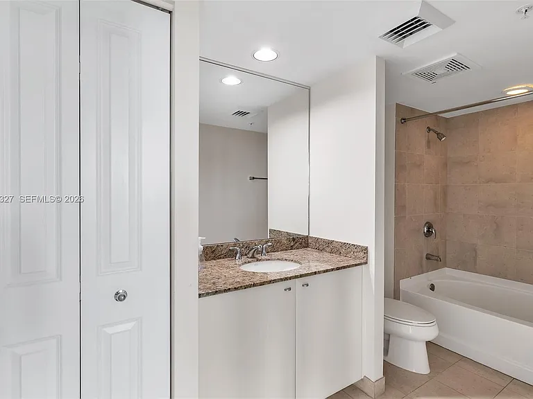 610 W Las Olas Blvd #1121N — Photo 11