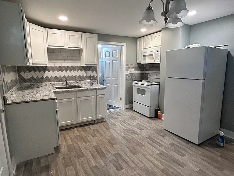 1112 Hollins St — Photo 5