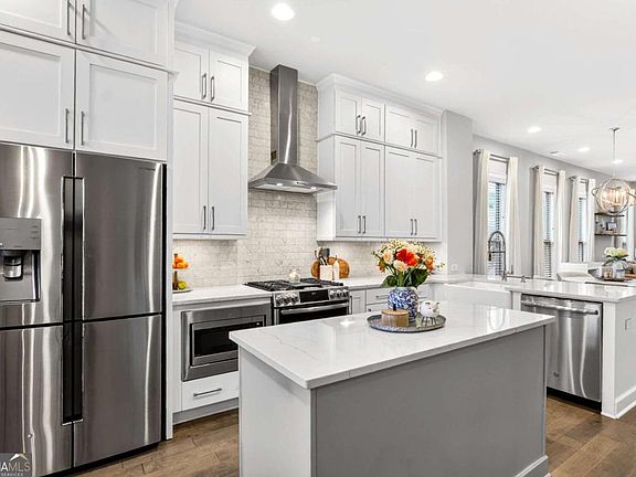 2nd image of 4302 Parkside Pl