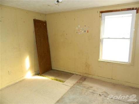 4th image of 304 Fairview St