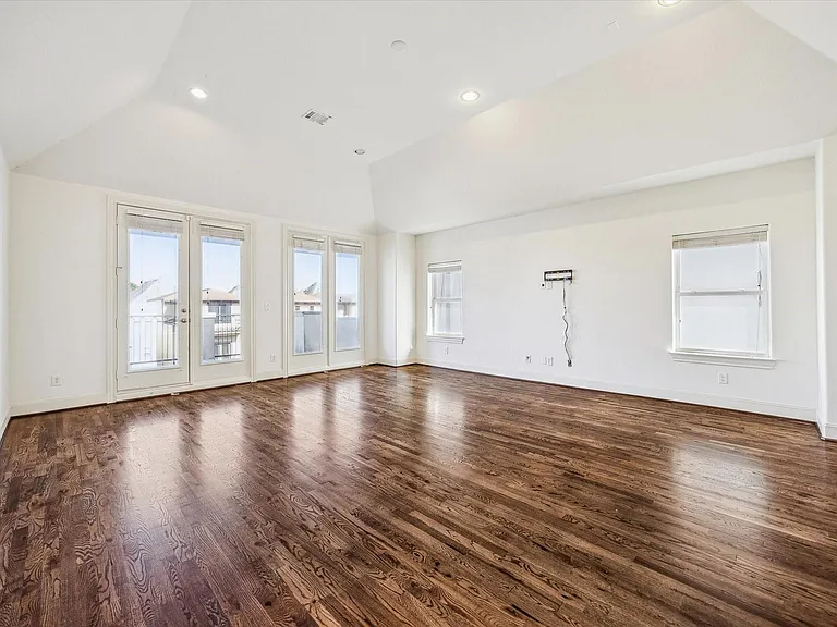 1407 Knox St — Photo 20