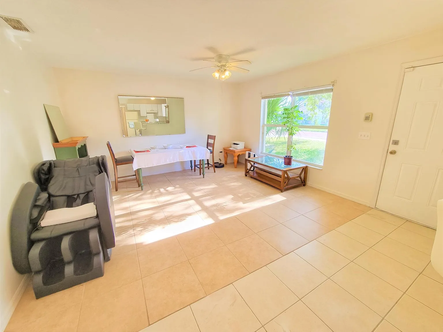 3 bed, 1200 sqft, $2,700 — Photo 3