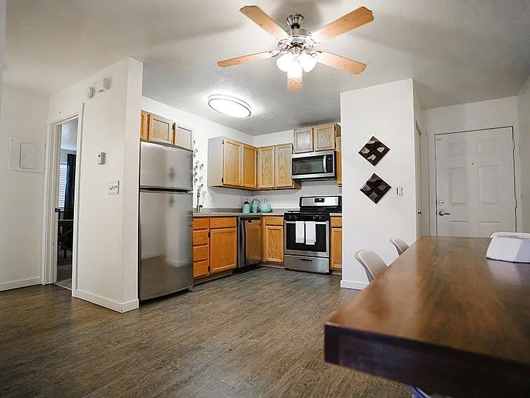 Goldstone Place Apartments — Photo 19