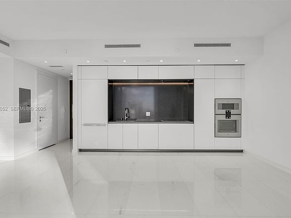 5th image of 300 Biscayne Boulevard Way #4008