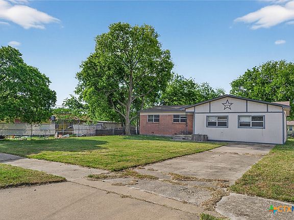 2nd image of 2101 Urbantke Ln