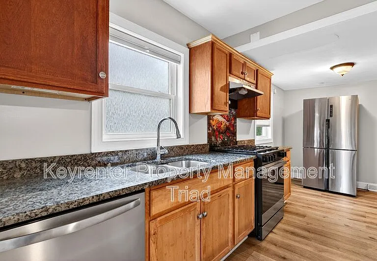 704 E Lexington Ave — Photo 10