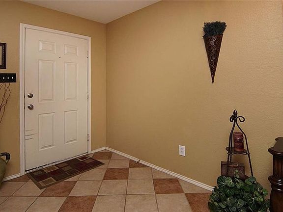 5th image of 2884 Westover Dr