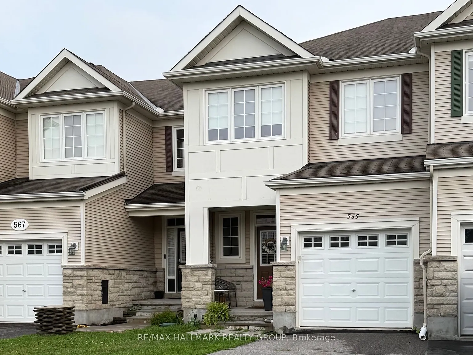 3 bed, $2,725 — Photo 2