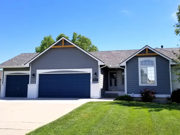 810 N Balthrop Cir, Wichita, KS 67206