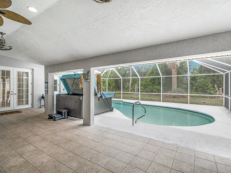 20 Woodford Ln — Photo 64