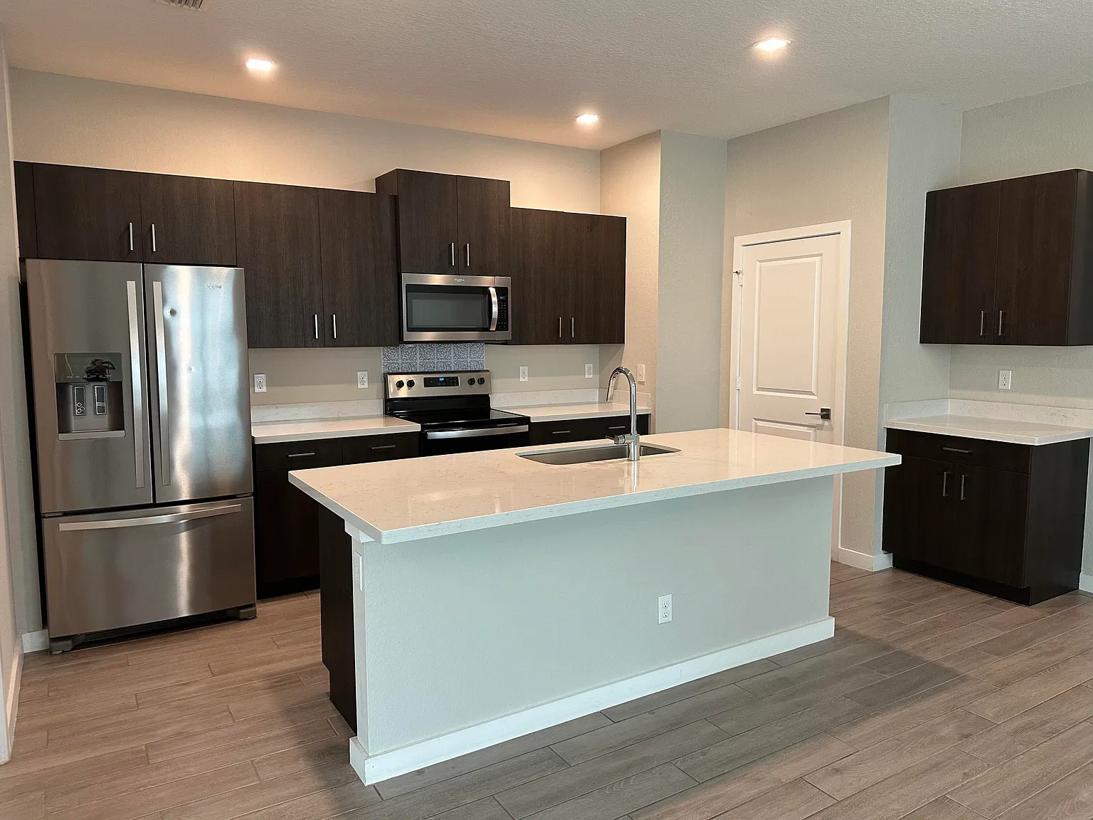 4 bed, 2.0 bath, 1730 sqft, $3,700 — Photo 2