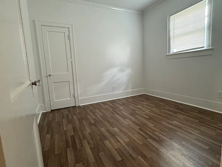 115 W Shaw St — Photo 13