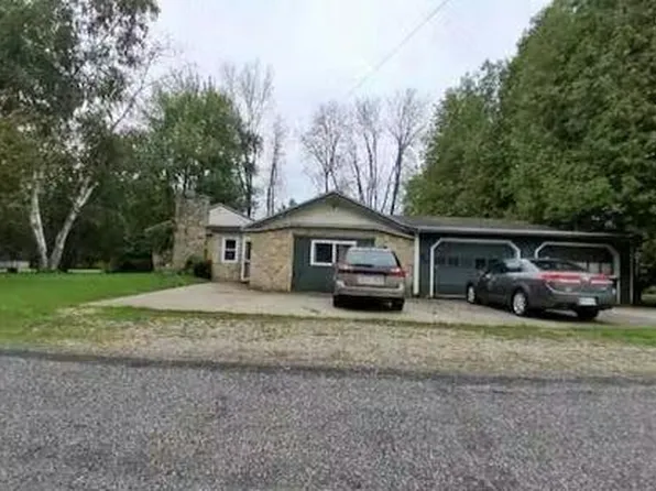 305 45th Ave, Menominee, MI 49858