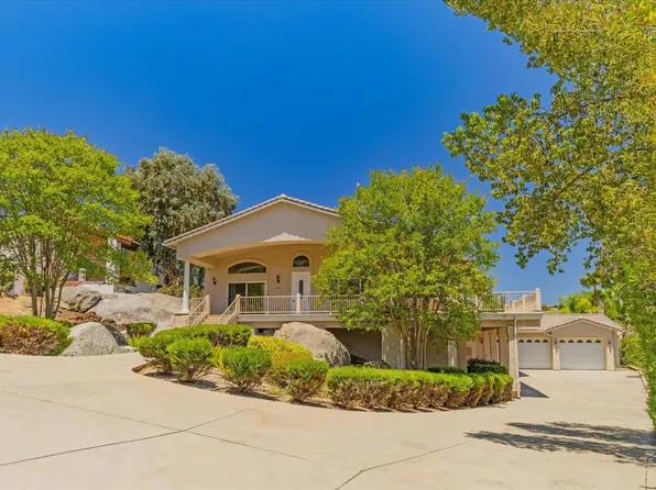 15511 Calistoga Dr, Ramona, CA 92065