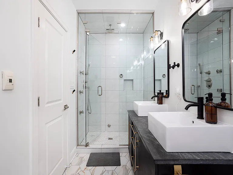 821 W Roscoe St #1 — Photo 12