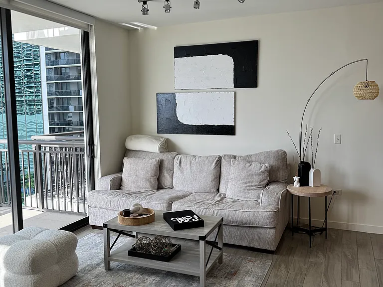999 SW 1st Ave #1814 — Photo 6