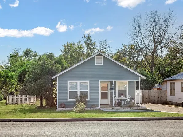 313 W Creek St, Fredericksburg, TX 78624