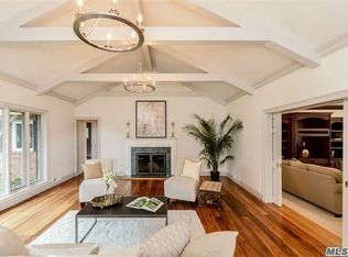 33 Middle Hollow Rd, Huntington, NY 11743