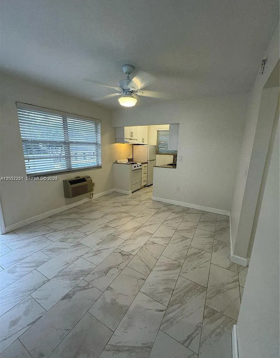 Biscayne Court — Photo 1