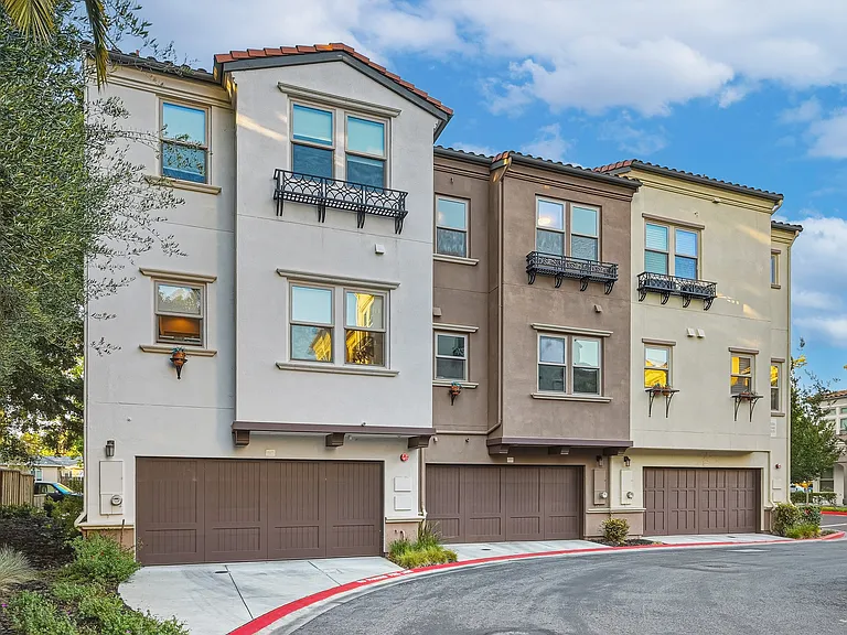 2065 San Luis Ave — Photo 32