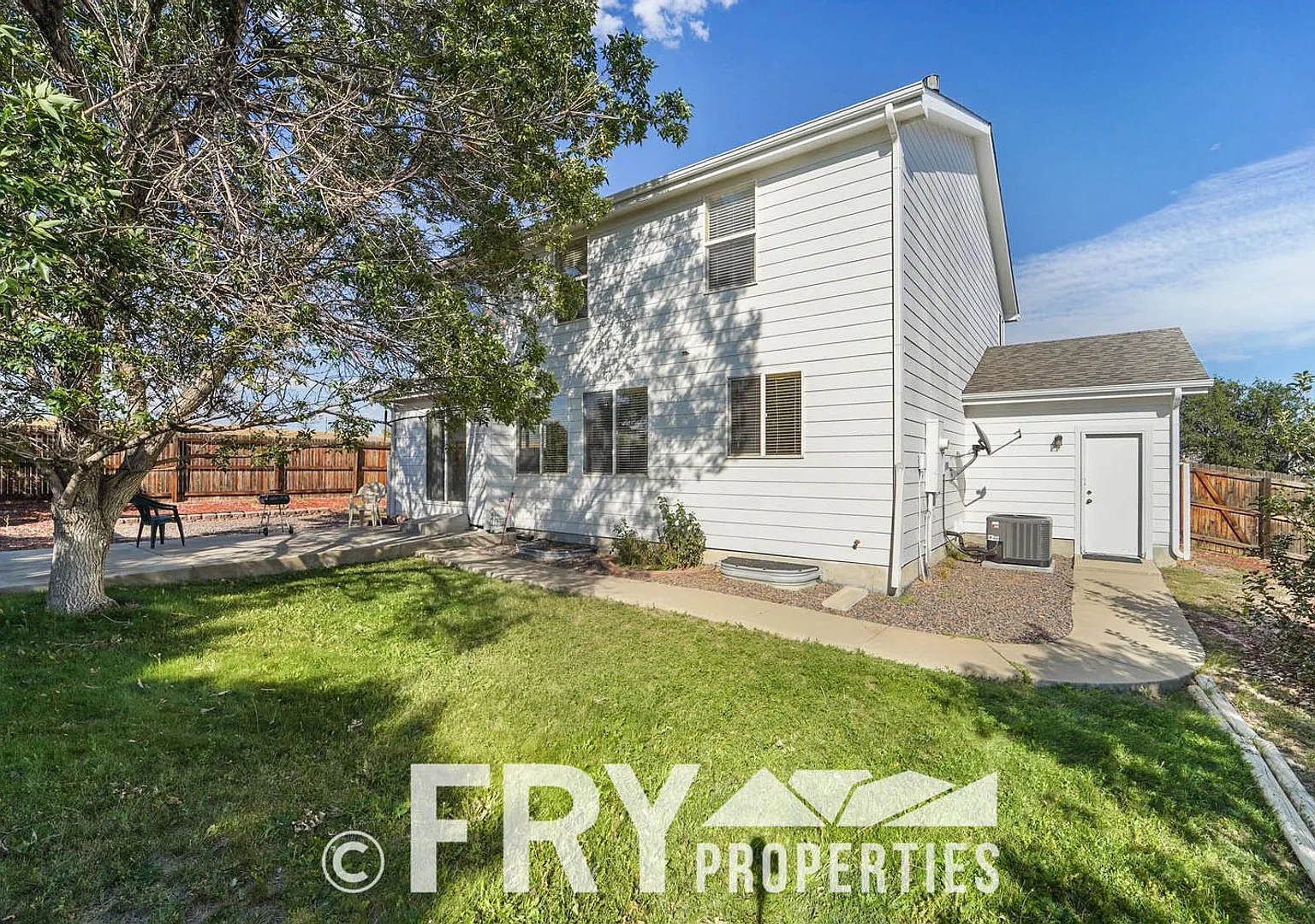 Spacious Thornton Home — Photo 4