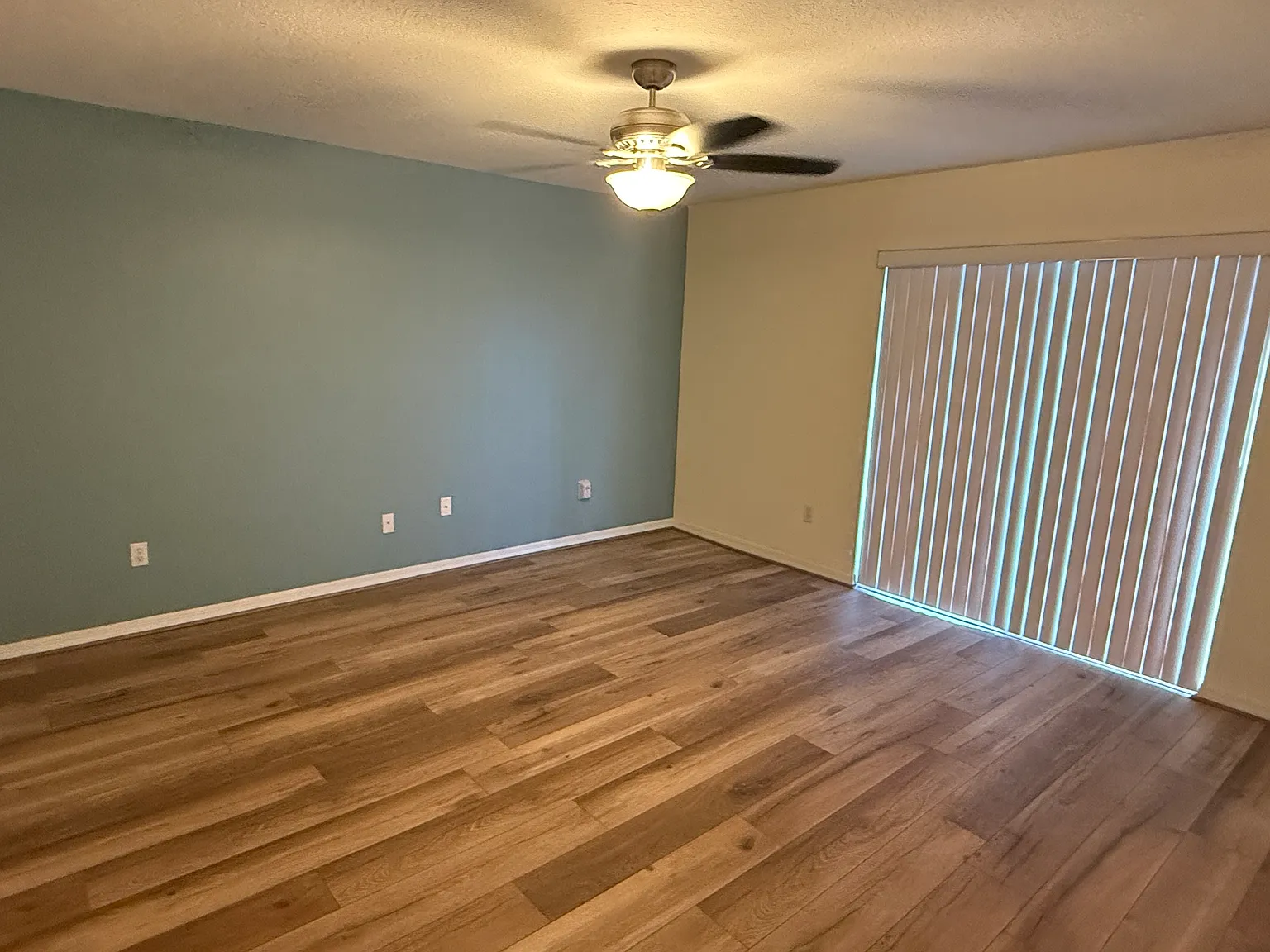 2 bed, 1147 sqft, $2,300 — Photo 4