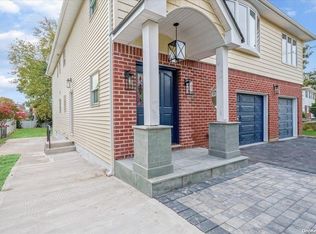 149 Crescent Dr, Albertson, NY 11507