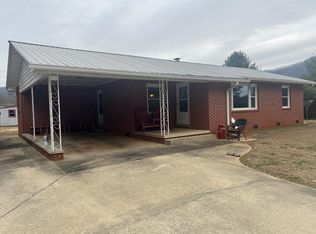 1245 Snow Hill Rd, Franklin, NC 28734