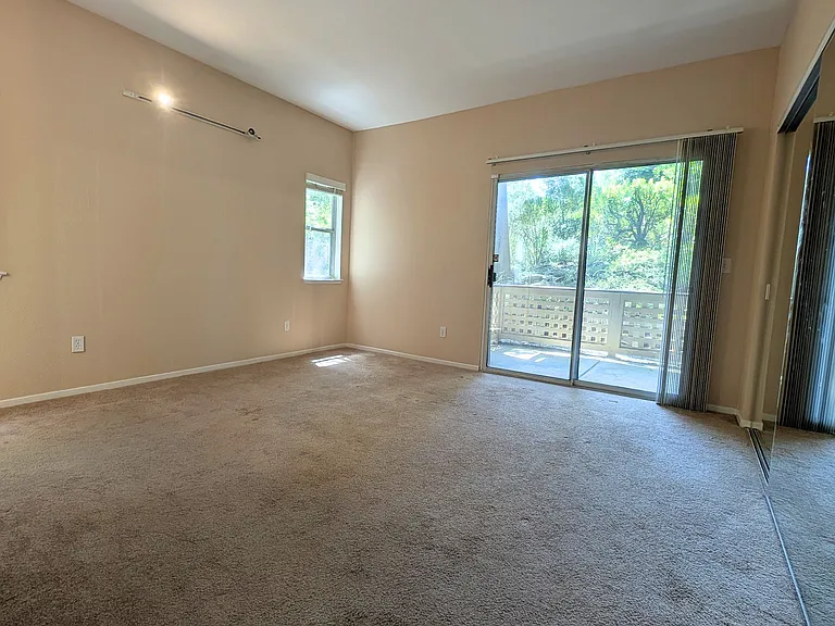 143 Tuscany Ct — Photo 6