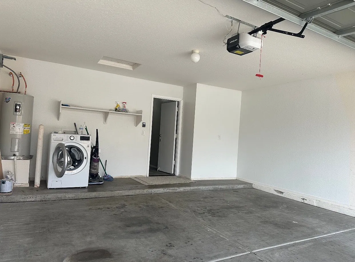 Beautiful 3 Bed Home with Solar - $0 Electric Bill! — Photo 4