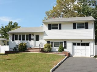 121 Roosevelt Ave, Colonia, NJ 07067