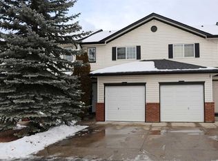 322 SE Country Village Cpe NE, Calgary, AB T3K 5X2