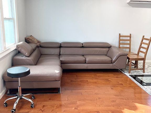 3rd image of 219 Tysens Ln #1