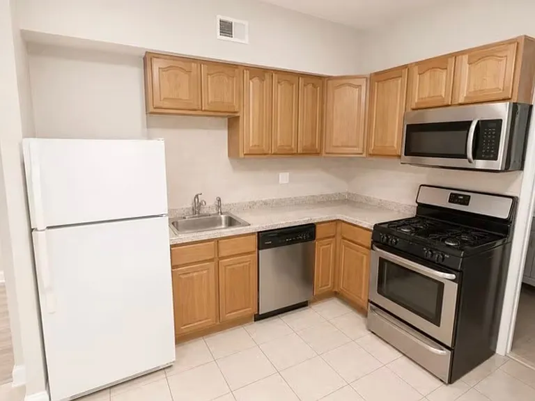 342 Irvine Turner Blvd #1L — Photo 1