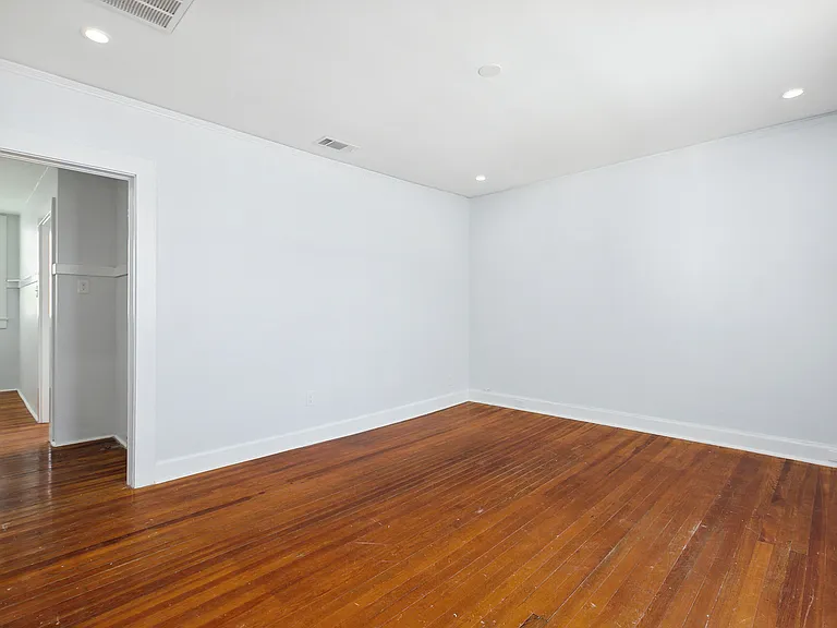 6037 Freret St #M — Photo 5