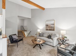 204 Shawnee Trl, Shakopee, MN 55379