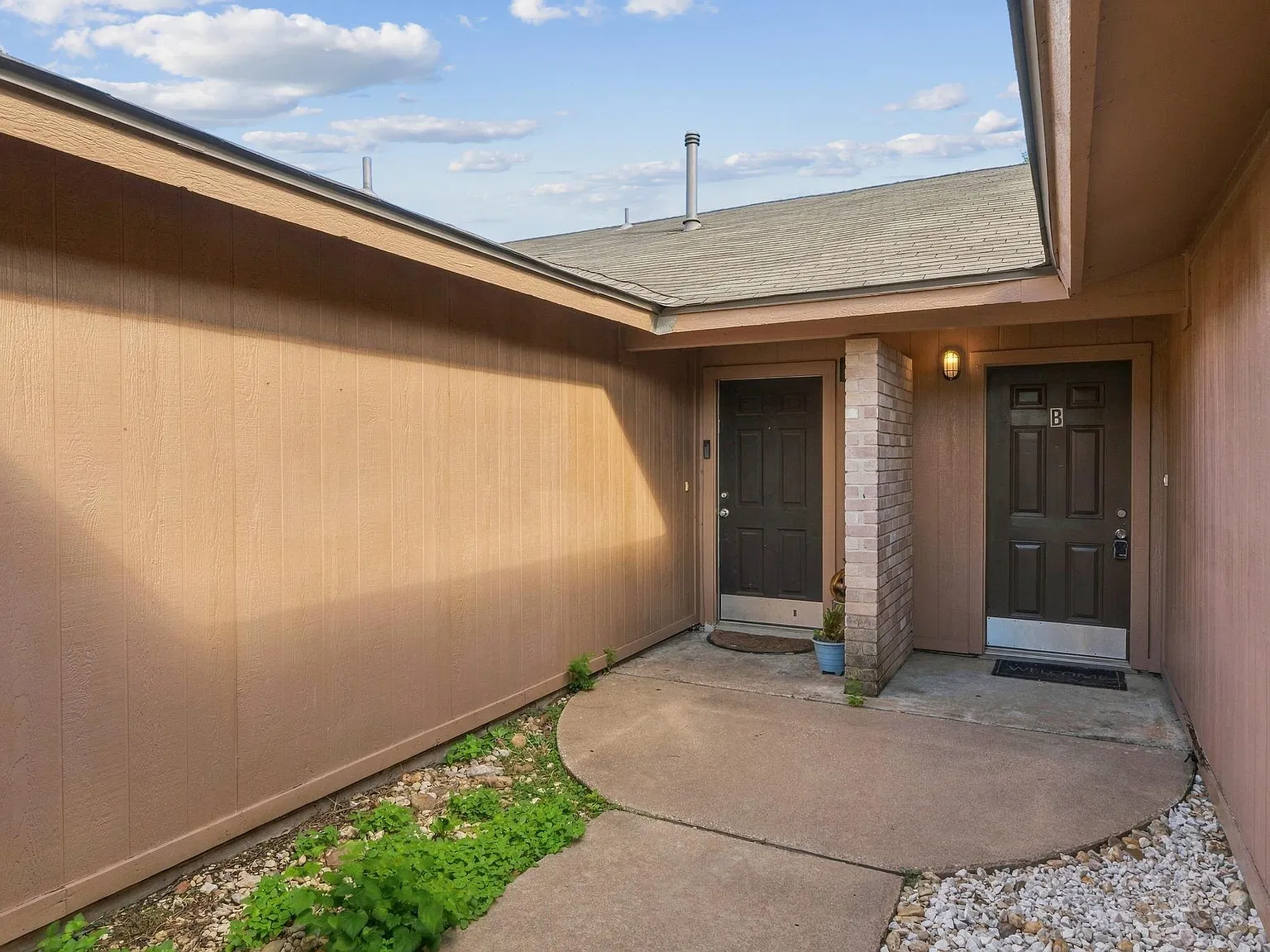 2 bed, 1.0 bath, 941 sqft, $1,295 — Photo 4