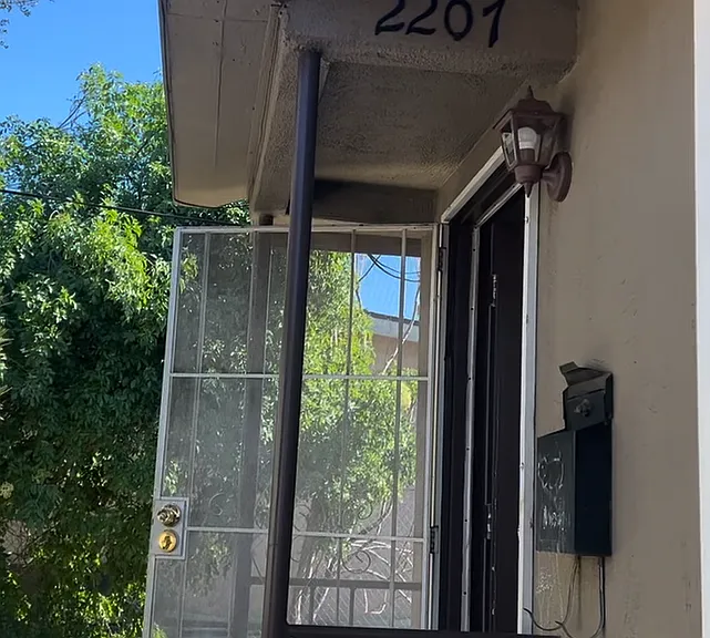 2205 Lawrence Ave — Photo 12