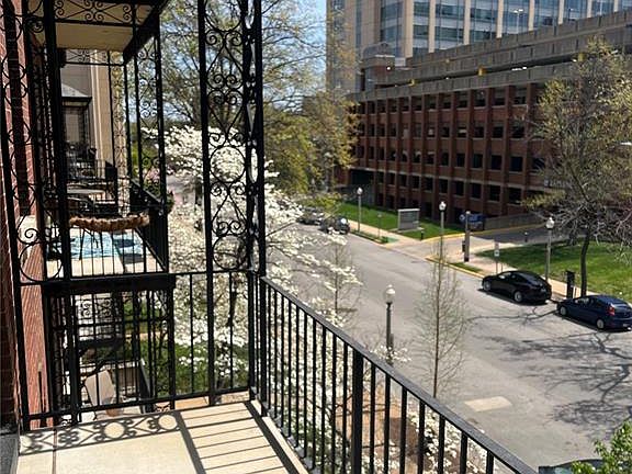 4th image of 4943 Laclede Ave APT 3W