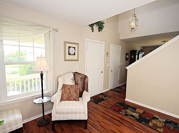 2nd image of 301 Warwick Ln