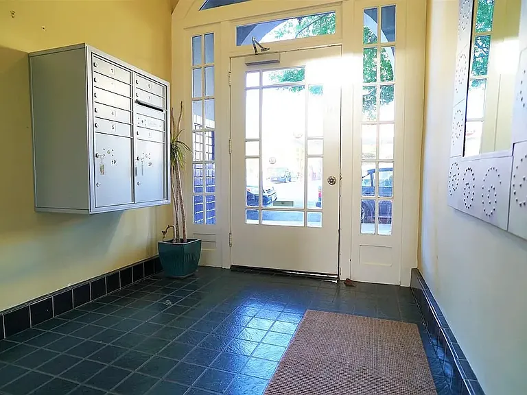 1305 Everett Ave — Photo 11